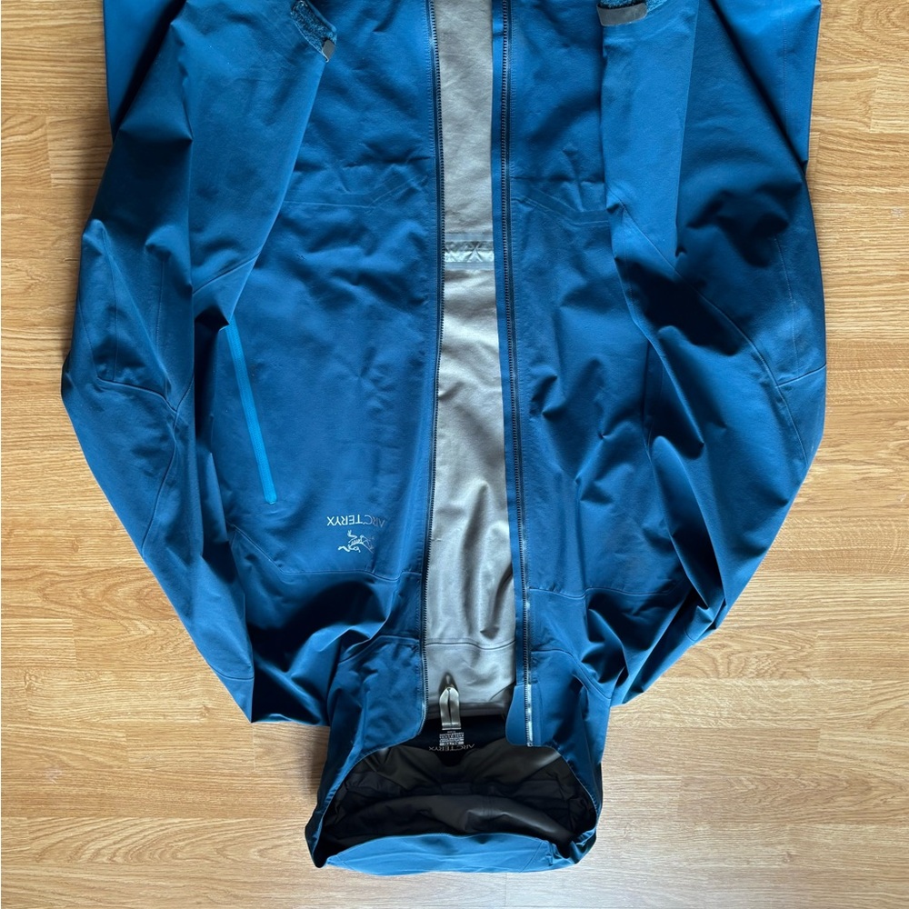 Men's Blue Arc'teryx Jacket and Ski Pants